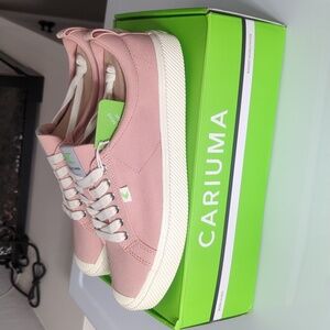 Cariuma (Rose Canvas/White Sole) 9.5M/11W